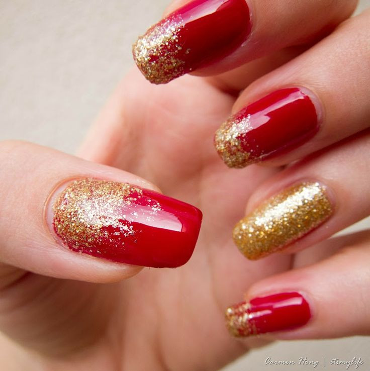 Red Nails With Gold Glitter
 Lovely Lary Dica de Natal Unhas natalinas