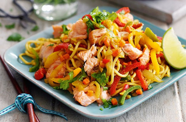 Salmon And Noodles
 Slimming World s spicy hot smoked salmon noodles