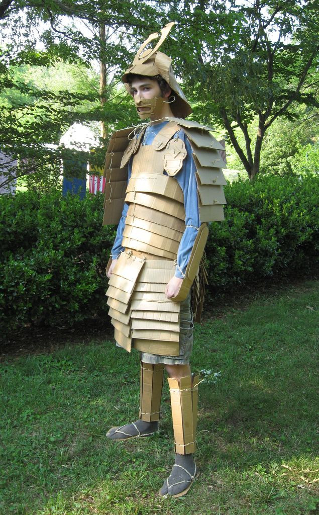 Samurai Costume DIY
 Cardboard Samurai
