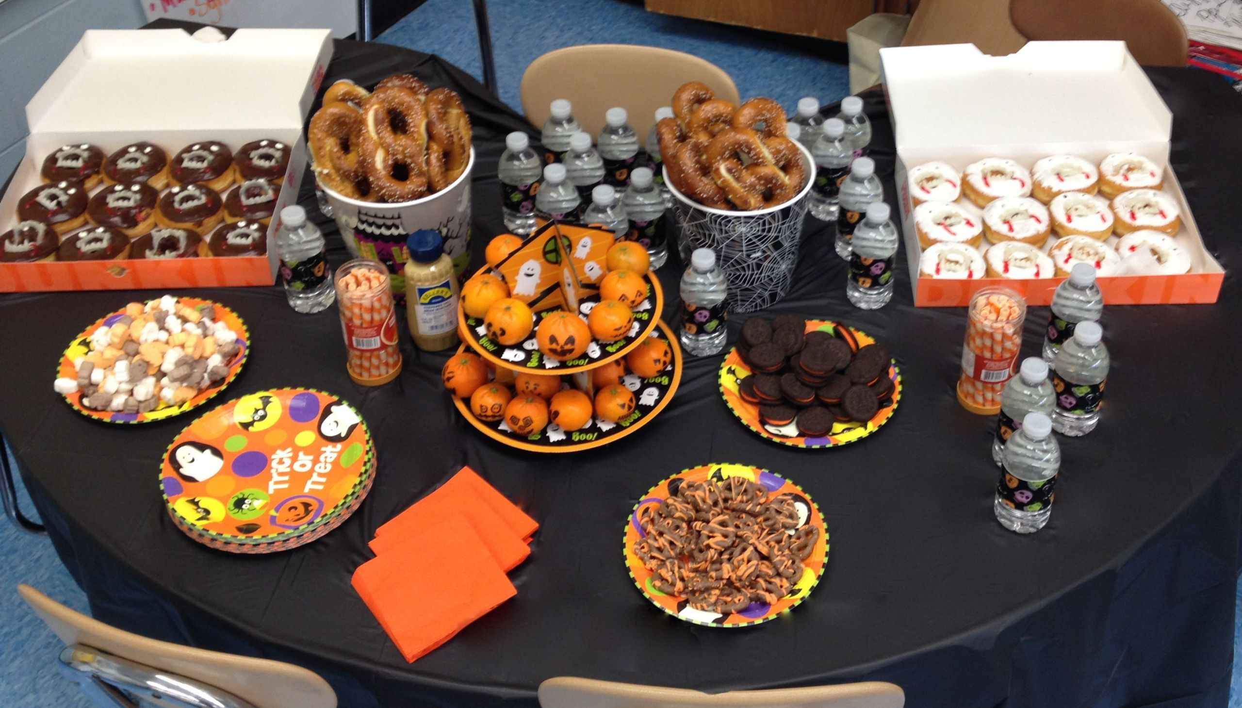 School Halloween Party Ideas 4Th Grade
 Table set up at my son s 4th Grade Classroom Halloween