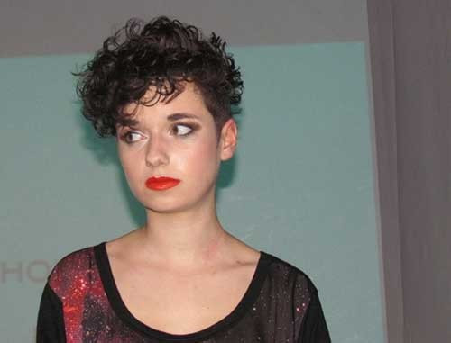 Short Haircuts For Girls With Curly Hair
 Short Haircuts for Girls with Curly Hair