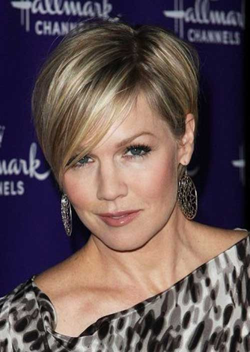 Short Hairstyle Over 40
 30 Best Short Haircuts for Women Over 40