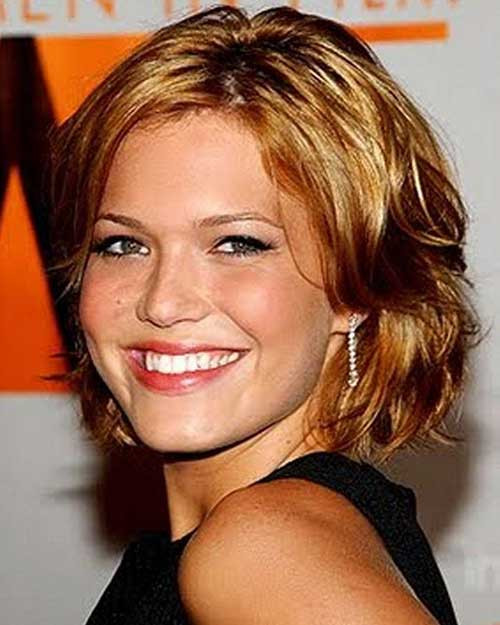 Short Hairstyle Over 40
 15 Best Short Haircuts For Over 40
