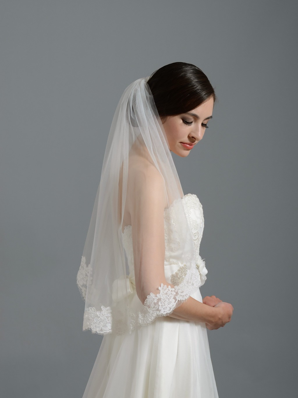 Short Wedding Veils
 Ivory short elbow alencon lace wedding veil V050