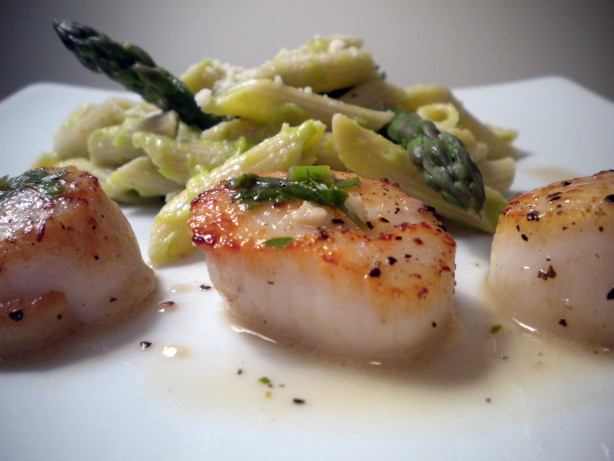 Shrimp And Scallop Pasta With White Wine Sauce
 Savory Sea Scallops In White Wine Sauce Recipe Food