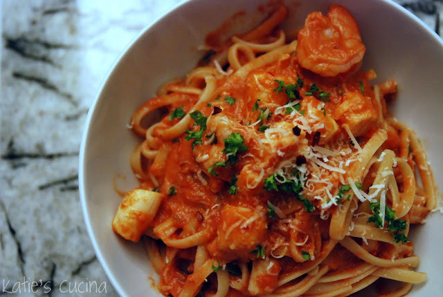 Shrimp And Scallop Pasta With White Wine Sauce
 Shrimp and Bay Scallops with Spicy Vodka Sauce Katie s