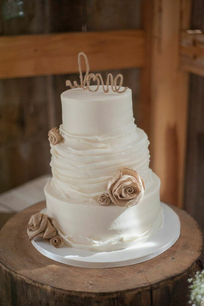 Simple Rustic Wedding Cakes
 A Rustic Barn Wedding Full of Romantic Southern Charm