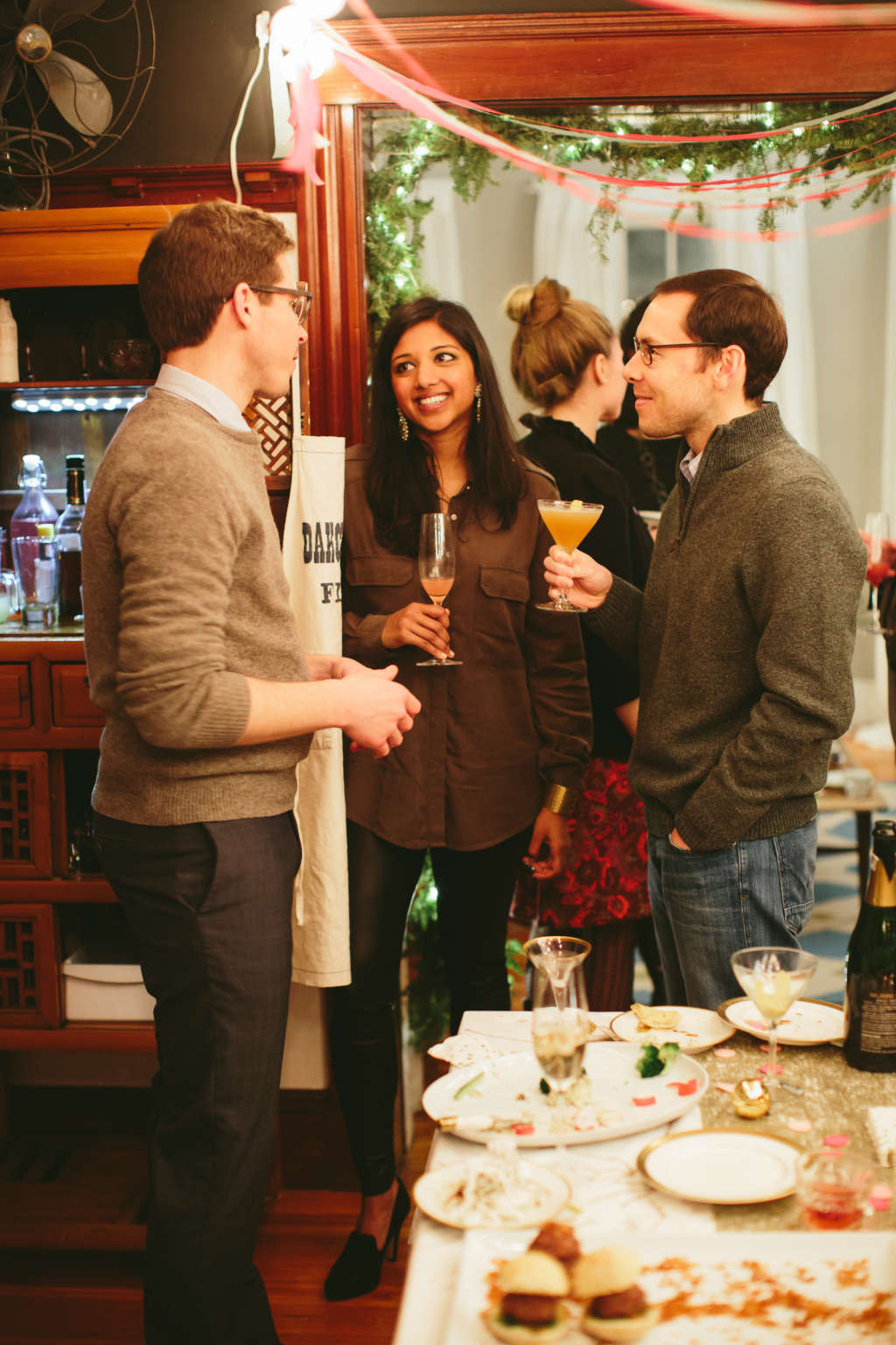 Small Holiday Party Ideas
 5 Rules for Hosting a Holiday Party in a Small Apartment