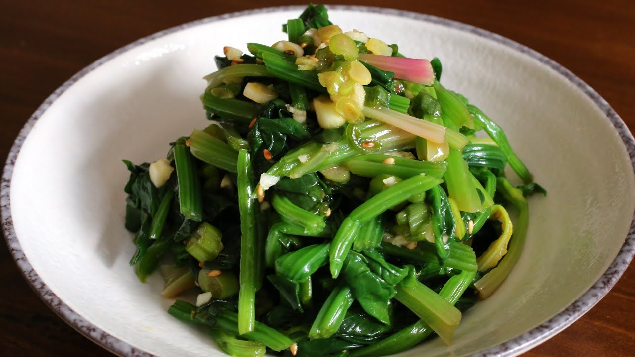 Spinach Side Dishes
 Korean spinach side dish Sigeumchinamul 시금치나물