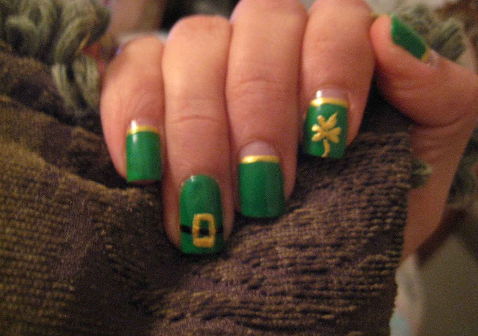 St Patrick's Day Nail Ideas
 5 Finger Discount Cute Holiday Nail Art on a bud easy