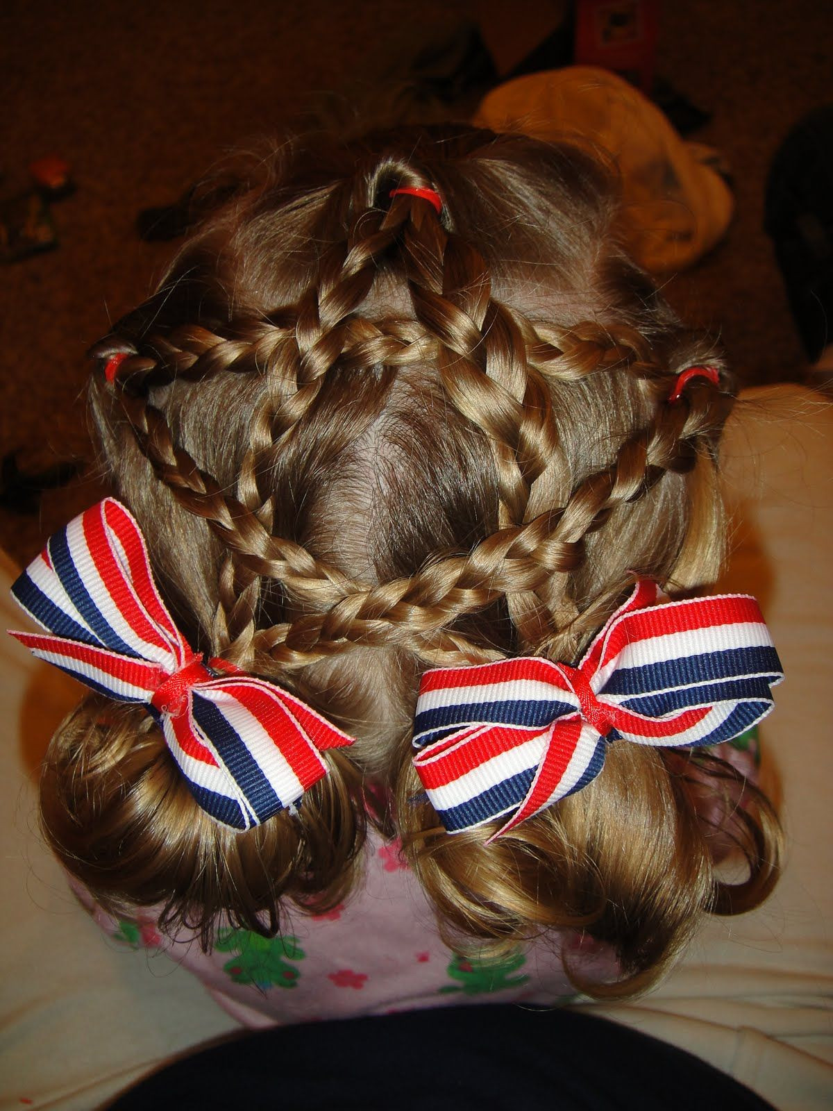 Star Hairstyle For Little Girl
 A cute Star Braid for the 4th of July now just got to