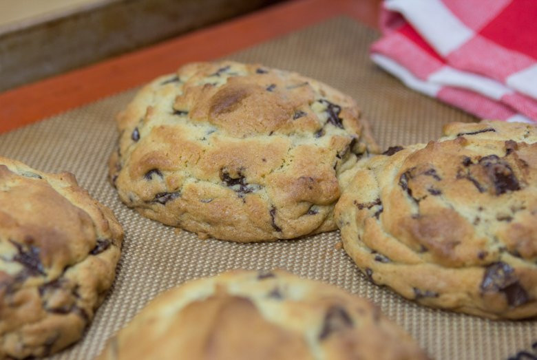 Tate'S Bake Shop Chocolate Chip Cookies
 Bakery style chocolate chip cookie recipe