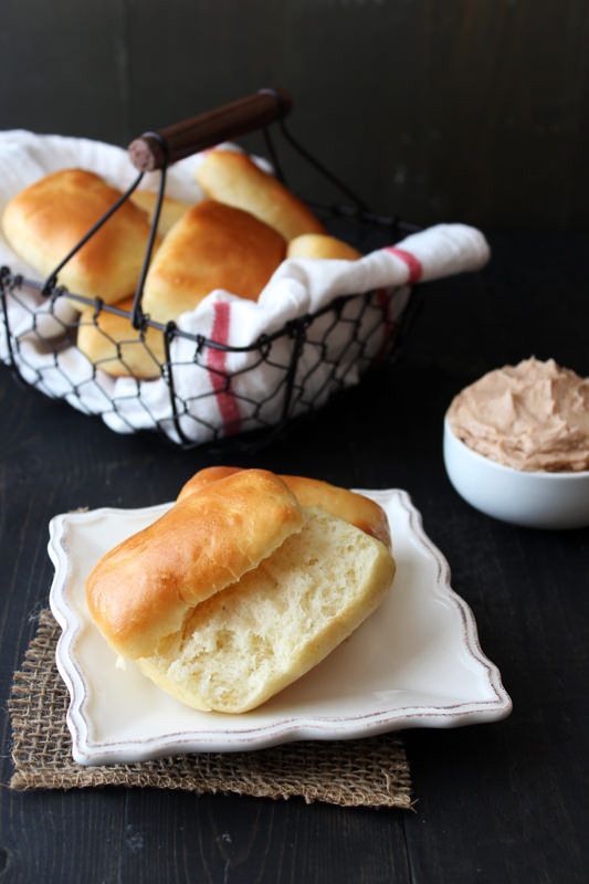 Texas Roadhouse Bread Recipe
 Texas Roadhouse Bread Rolls with Cinnamon Butter