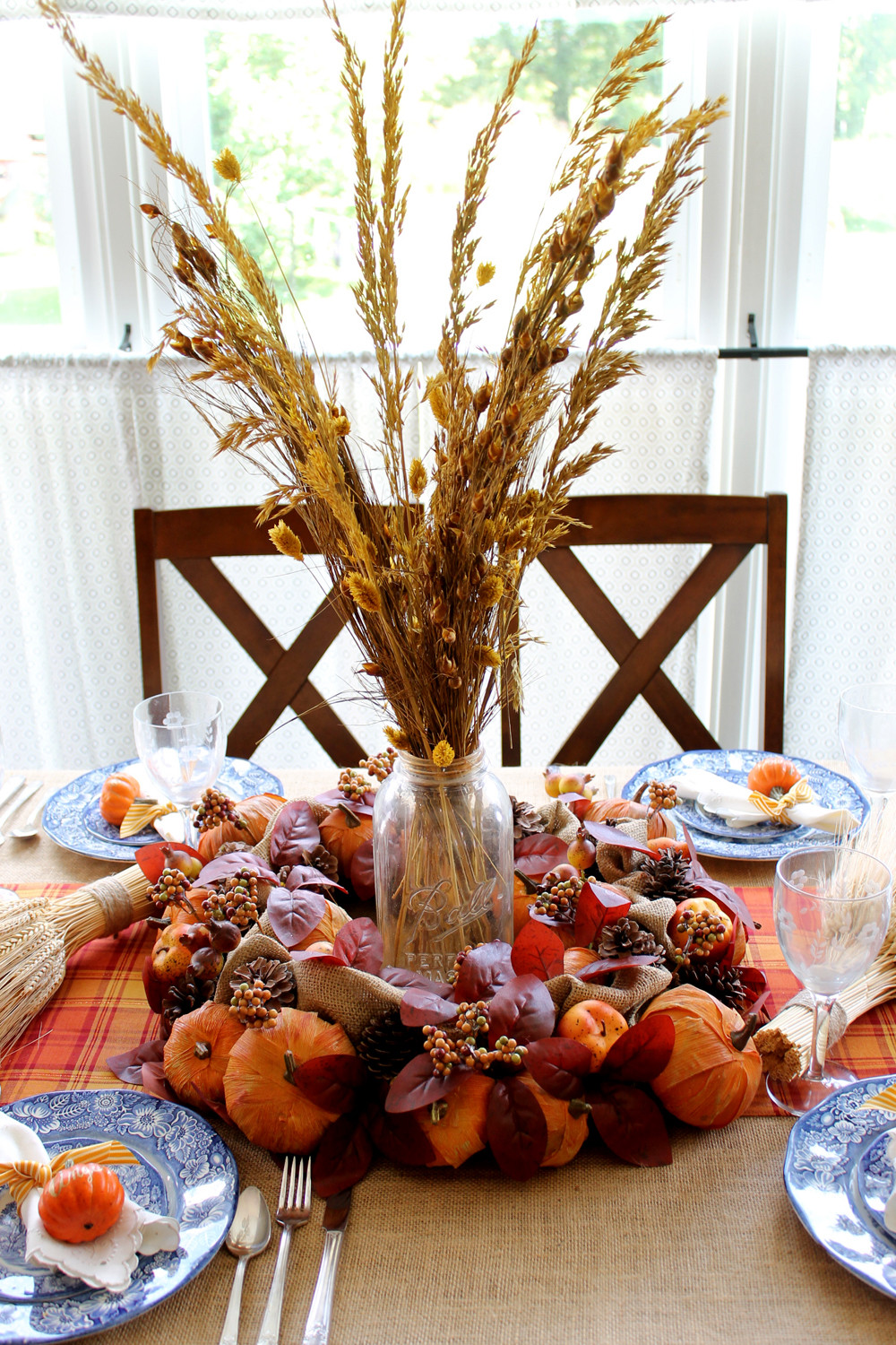 Thanksgiving Table Centerpieces
 DIY Thanksgiving Decorations for Your Table The Country