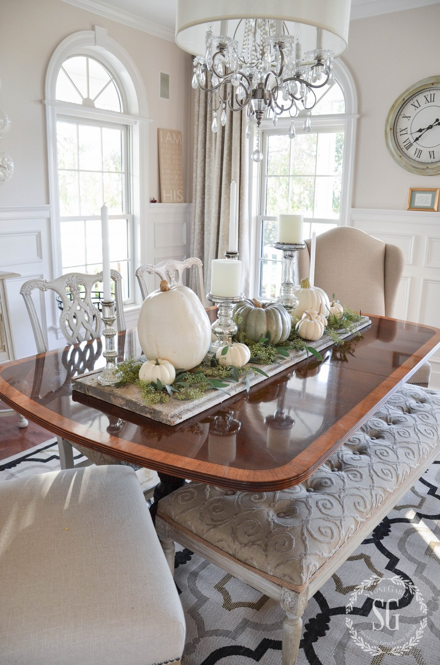 Thanksgiving Table Centerpieces
 EASY PUMPKIN THANKSGIVING TABLE