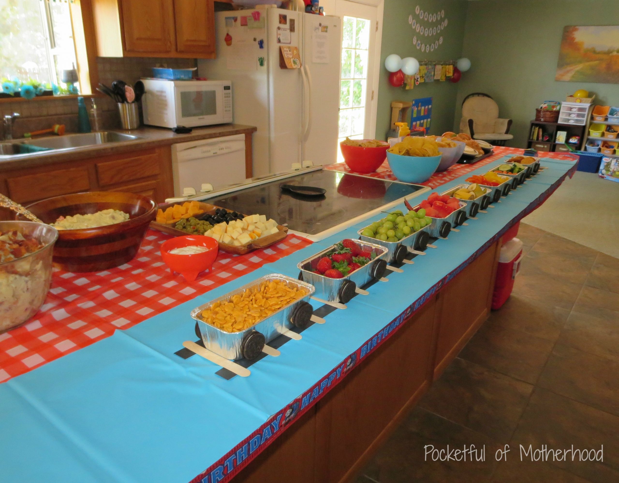 Thomas The Train Party Food Ideas
 Thomas and Friends Themed Birthday Party