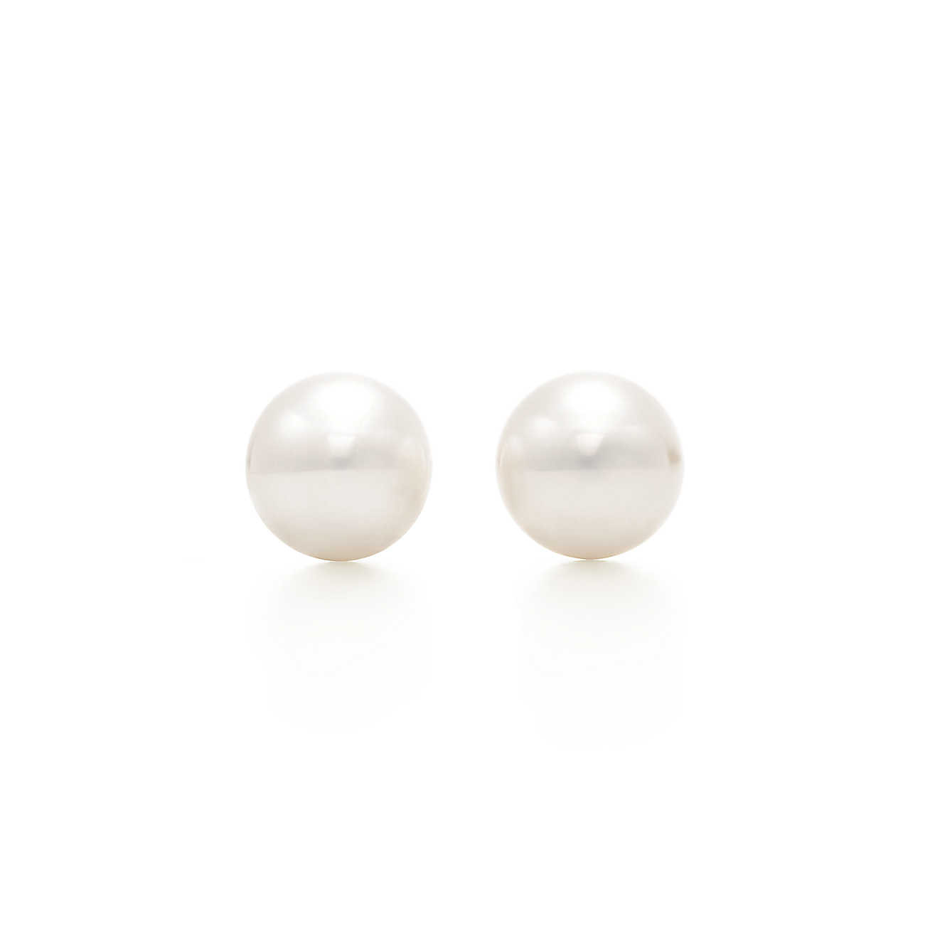 Tiffany Pearl Earrings
 Earrings in sterling silver with freshwater cultured