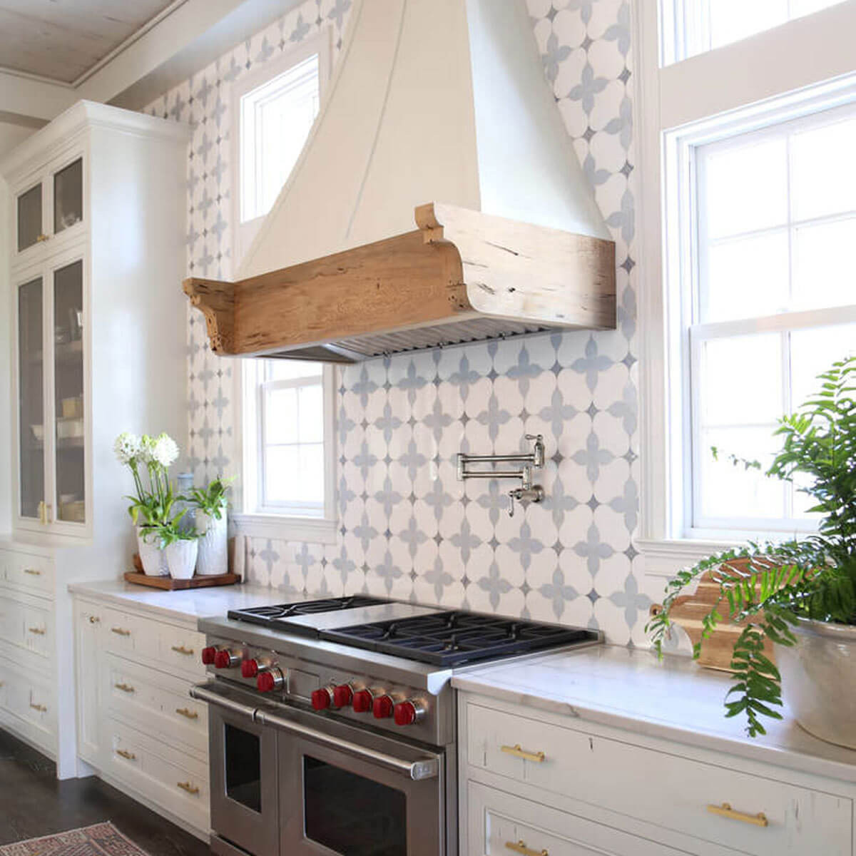 Tile Kitchen Backsplash
 14 Showstopping Tile Backsplash Ideas To Suit Any Style