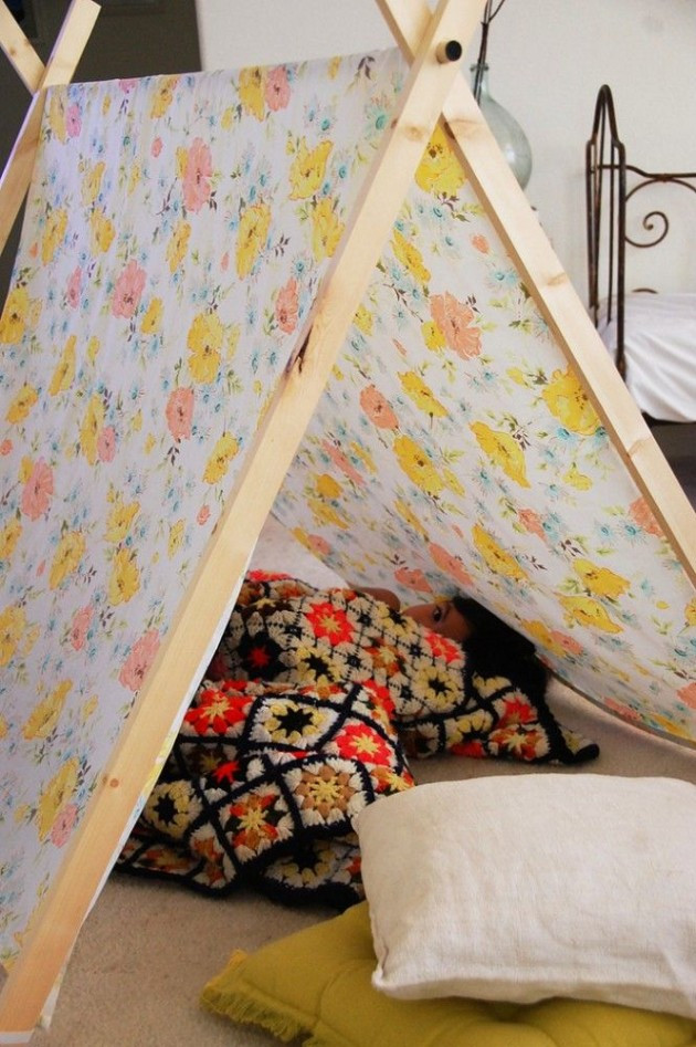 Toddler Bed Tent DIY
 35 Playful and Fun DIY Tents for Kids