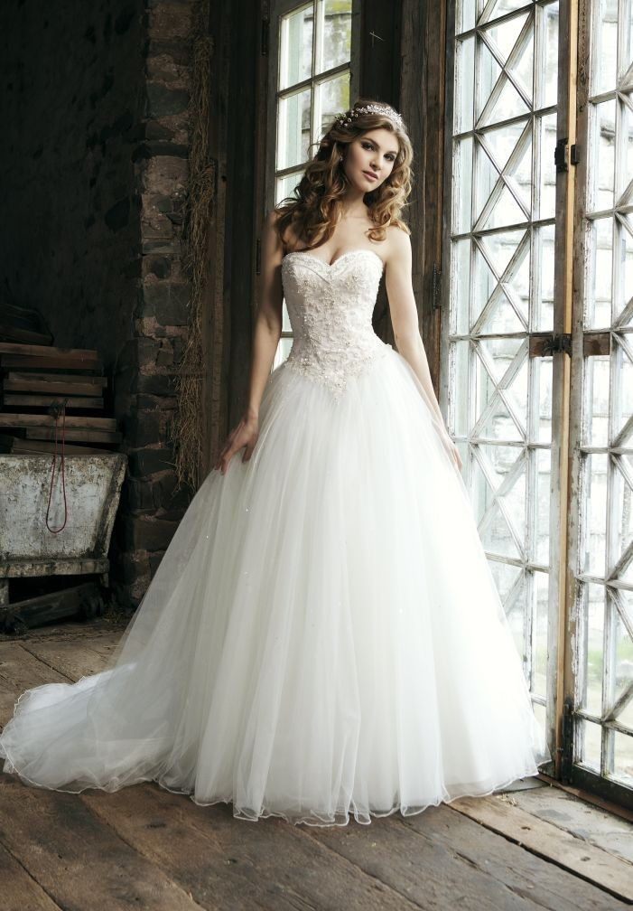 Tulle Ball Gown Wedding Dress
 WhiteAzalea Ball Gowns Romantic Sweetheart Ball Gown