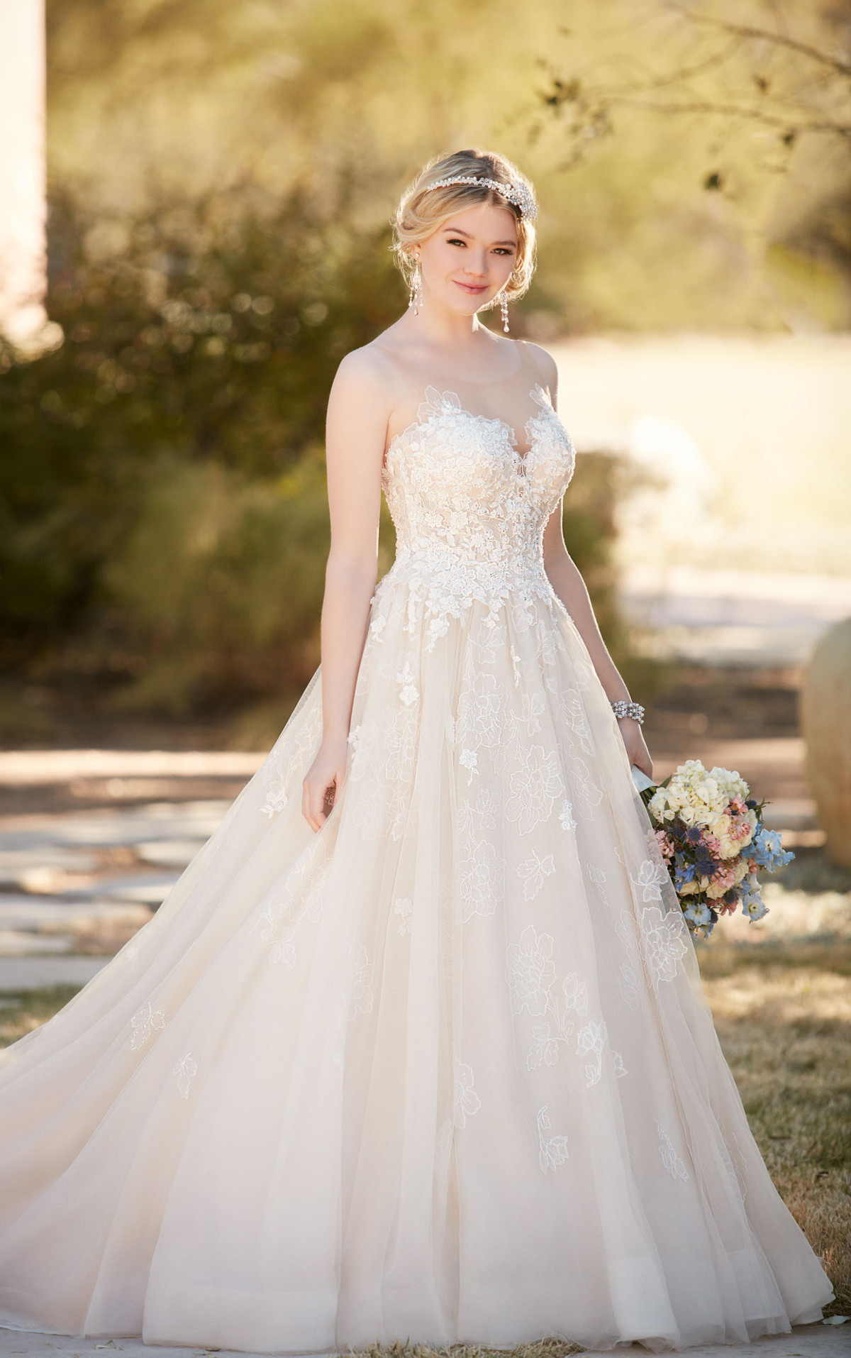 Tulle Ball Gown Wedding Dress
 Ball Gown Wedding Dress with Tulle Skirt