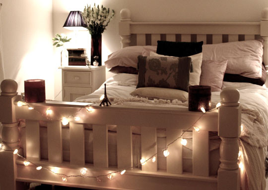 Twinkle Lights Bedroom
 7 Inexpensive Ways To Decorate Your Apartment Dorm