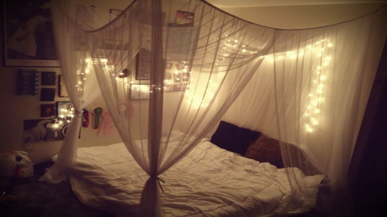 Twinkle Lights Bedroom
 Bedroom With Lighted Canopy Tumblr Twinkle Lights Designs