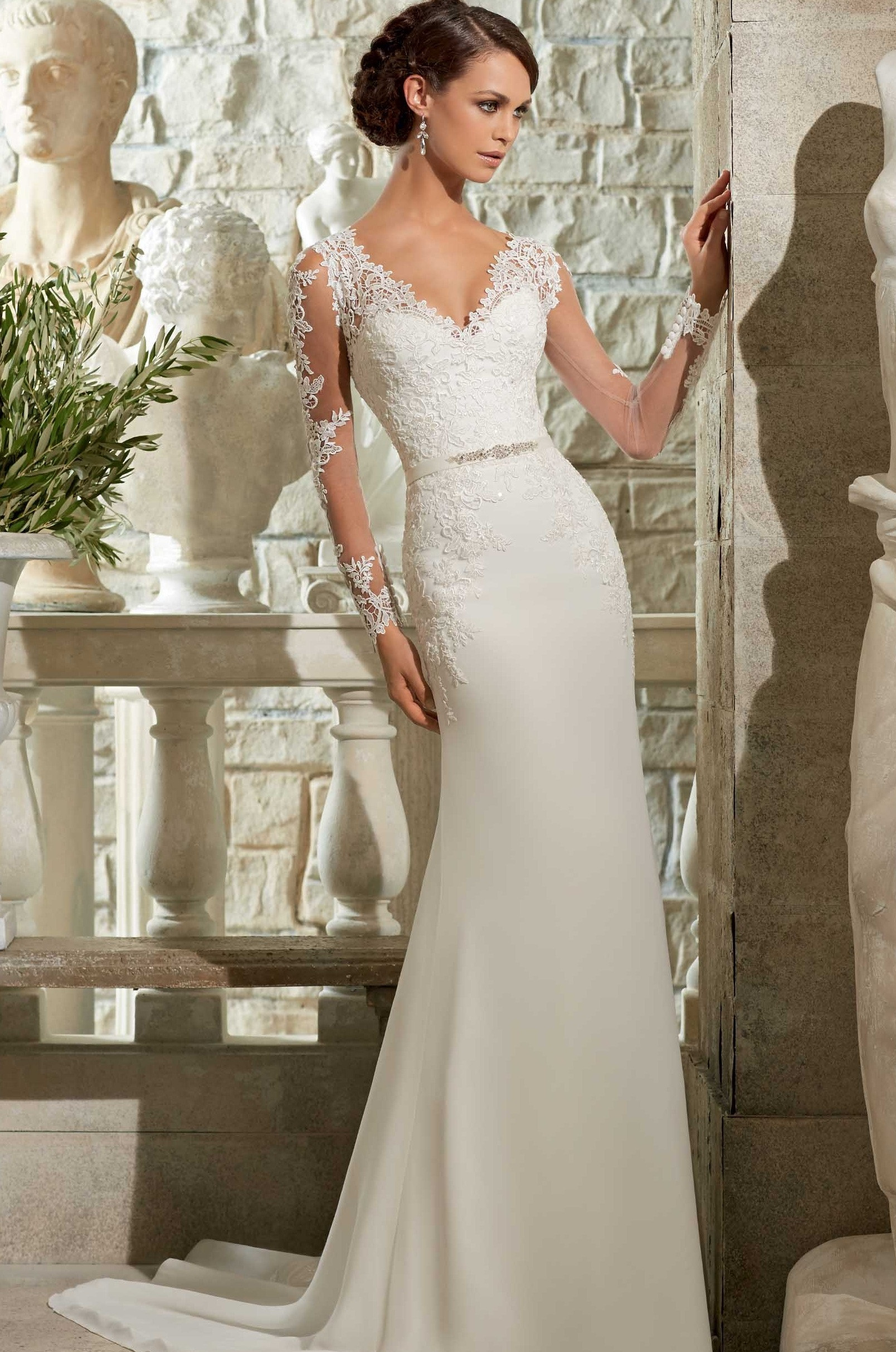V Neck Wedding Dress
 9 Types of Necklines Which Look the Best with Long Sleeve