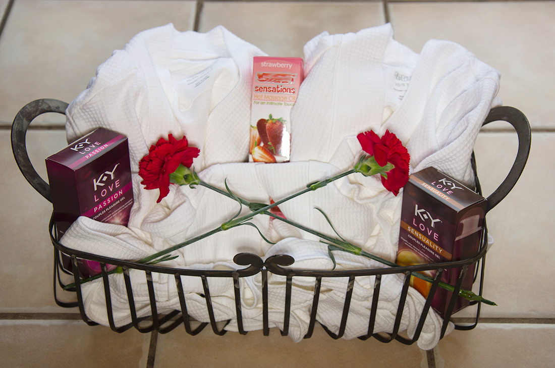 Valentine Gift Ideas For Couples
 Couples Massage Romantic Gift Basket