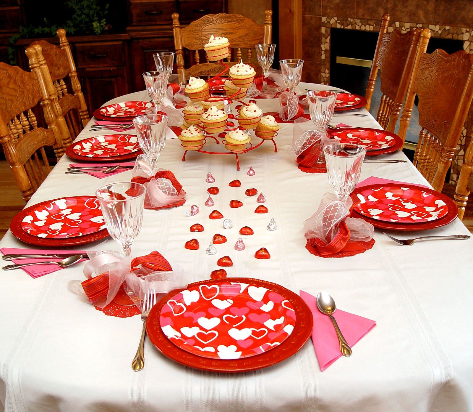 Valentine'S Day Dinner Party Ideas
 Family Valentines Dinner Idea and How To Make A Junk Bow