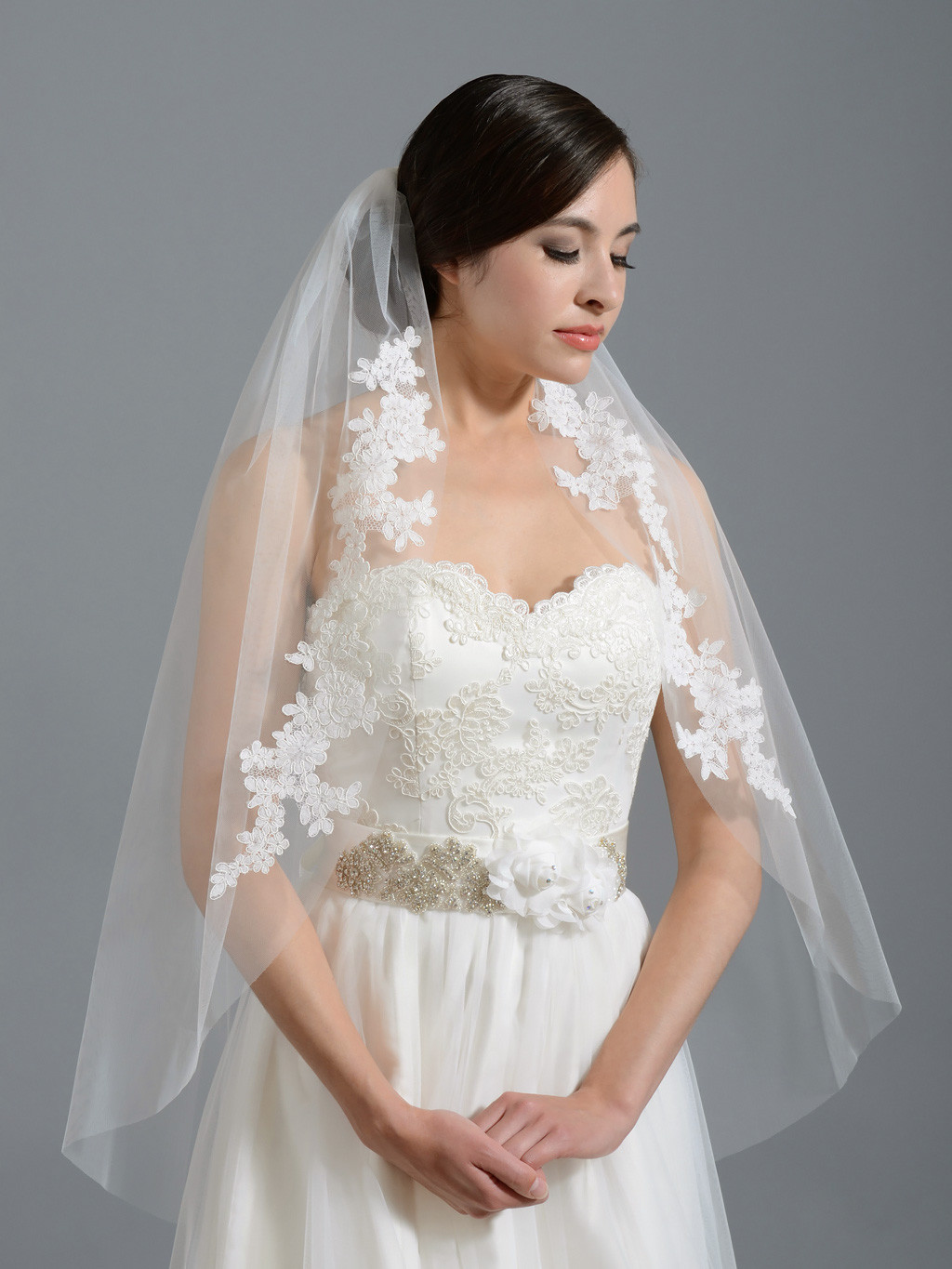 Veil In Wedding
 Ivory elbow wedding veil V052 alencon lace