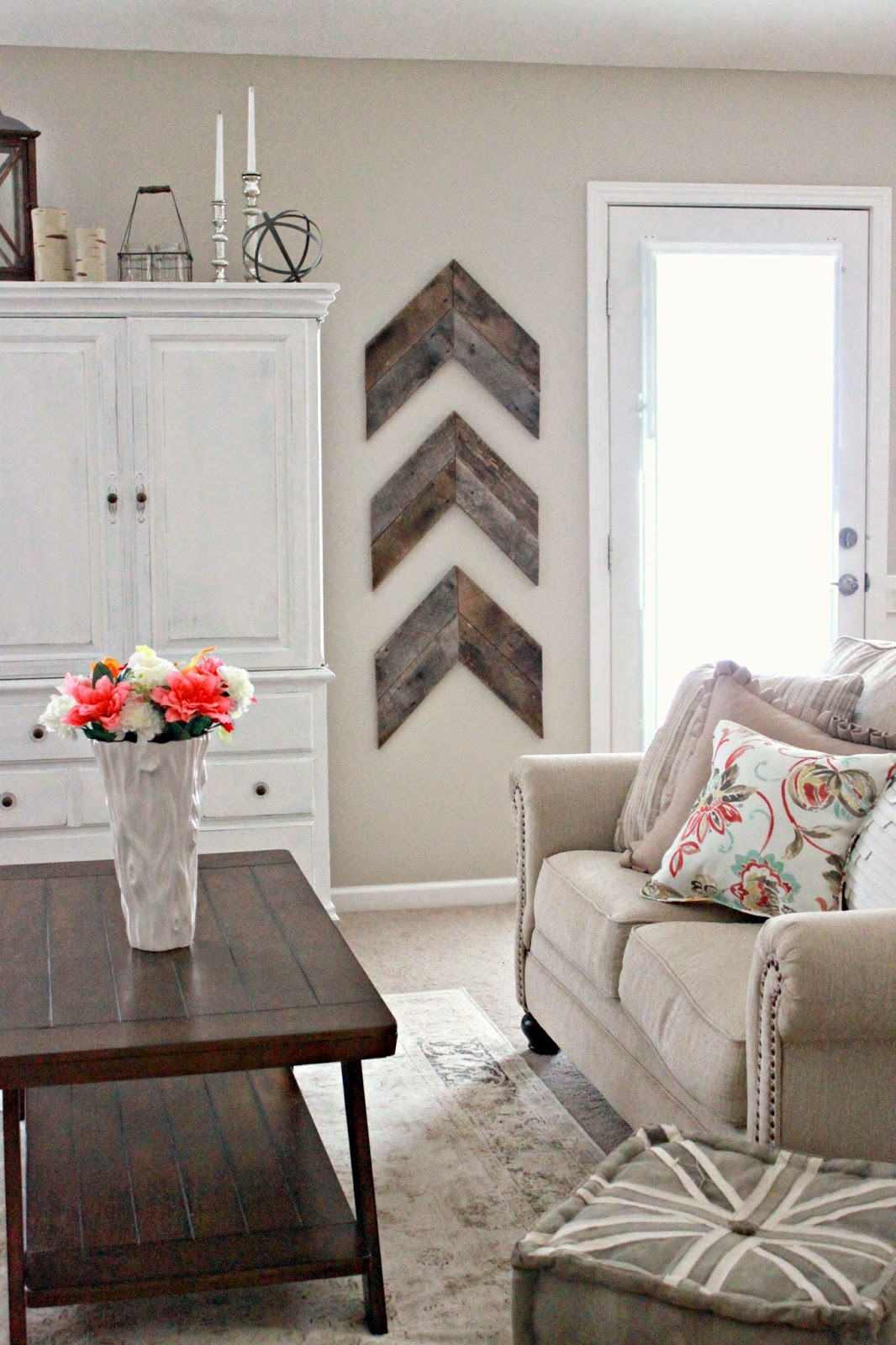 Wall Pieces For Living Room
 15 Striking Ways to Decorate with Arrows