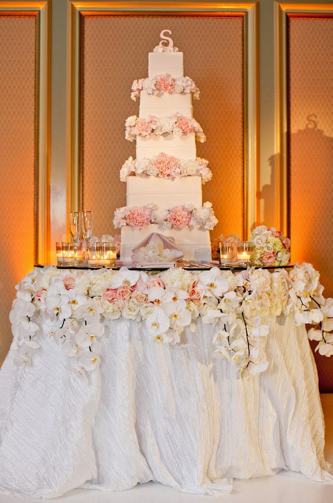 Wedding Cake Table Decoration Ideas
 Fabulous Wedding Cake Table Ideas Using Flowers Belle