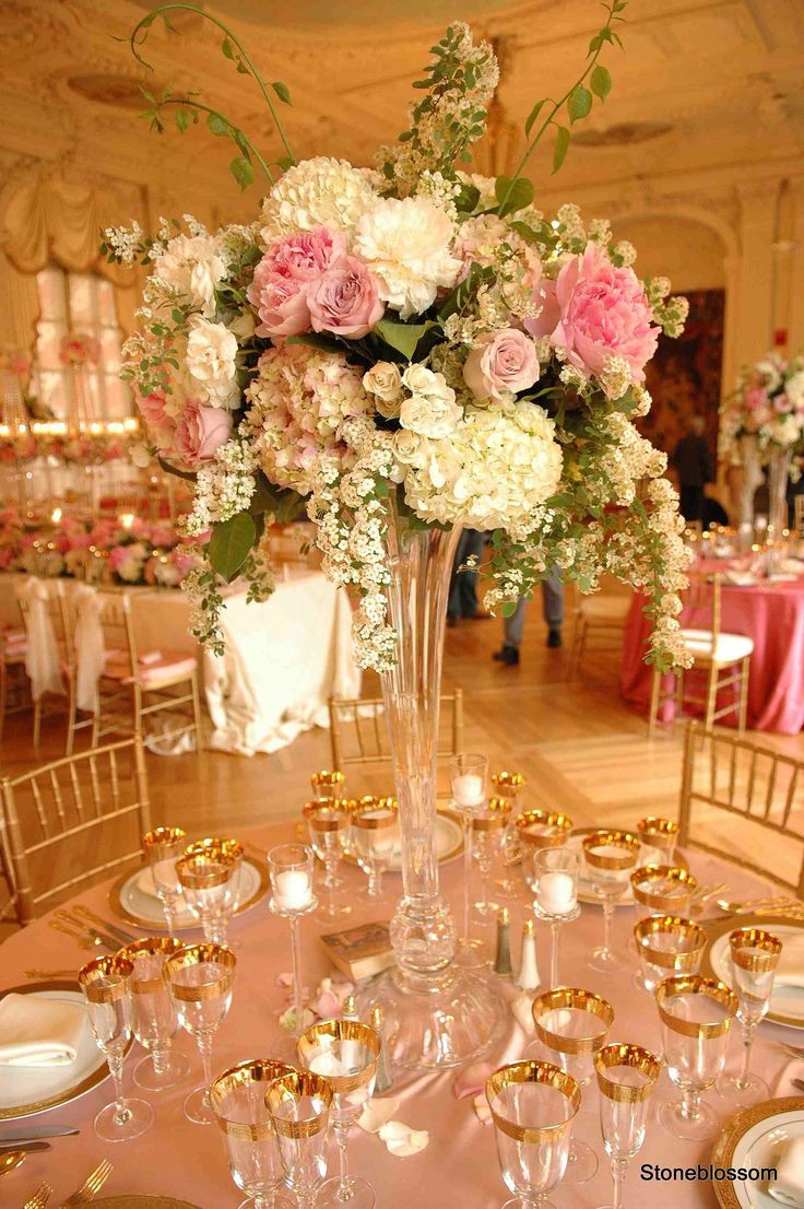 Wedding Centerpieces Flowers
 I want the flowers and how classy table looks