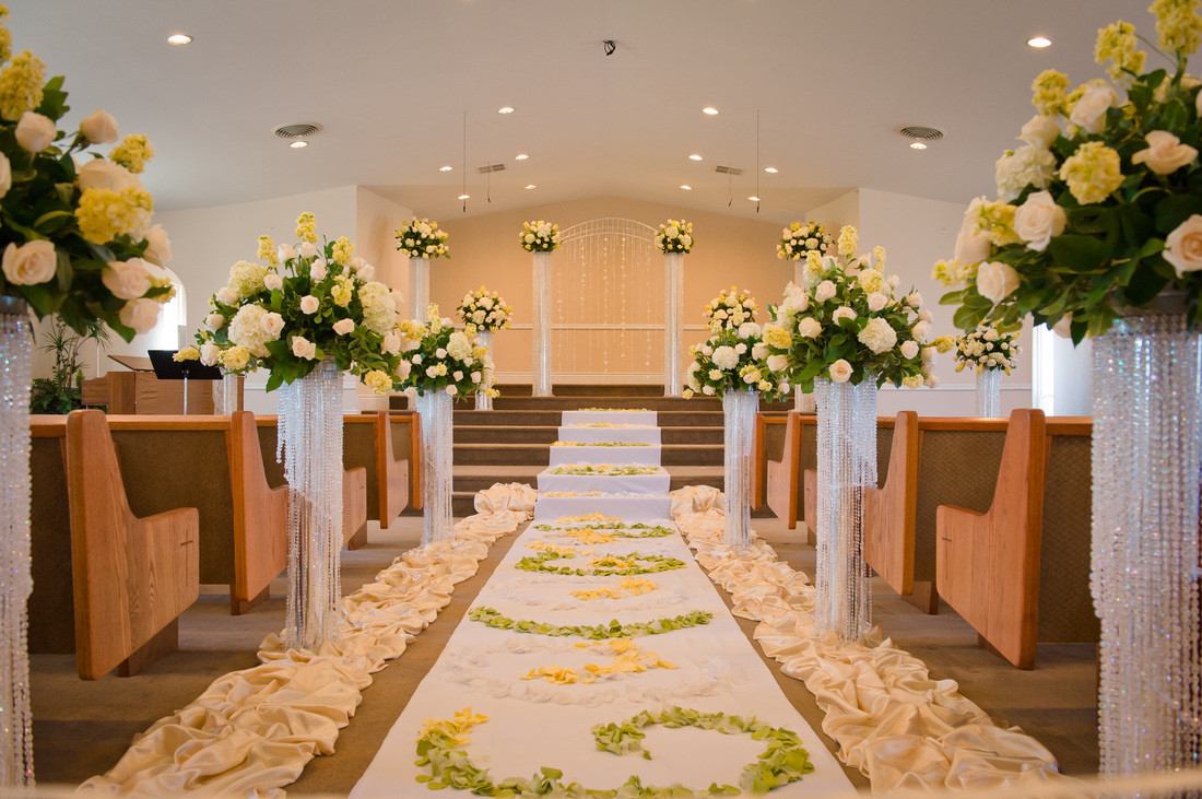 Wedding Decoration Rentals
 Columns and crystal centerpices e Stop Party Decor