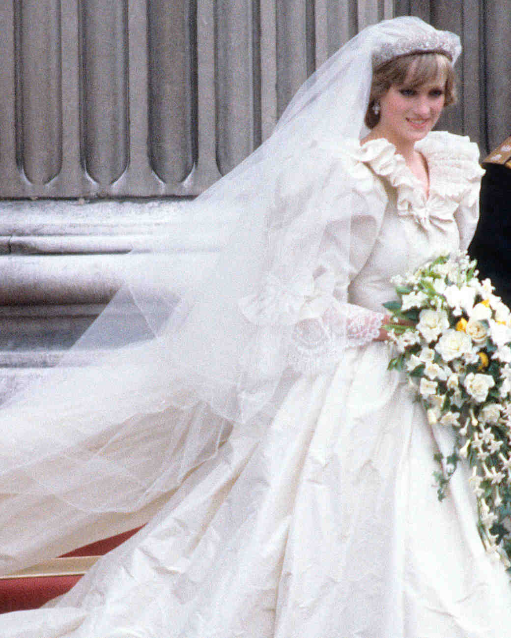 Wedding Dress With Veil
 26 Celebrity Brides Who Wore Unfor table Veils