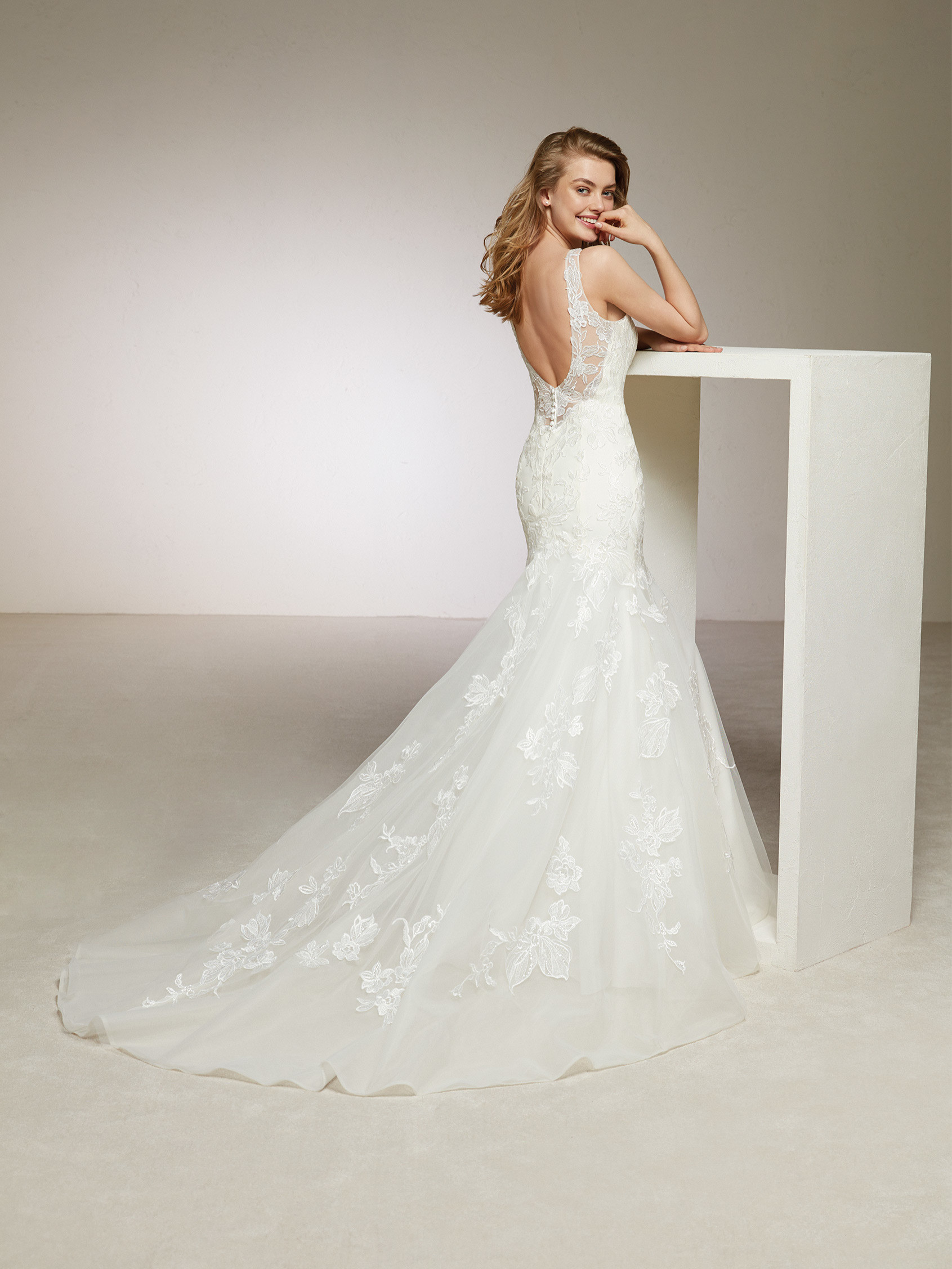 Wedding Dresses For Sale Online
 WEDDING DRESS SALE PRONOVIAS DIVIS UK8 £900