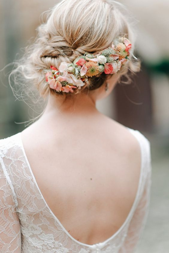 Wedding Hair With Flowers
 18 Super Romantic & Relaxed Summer Wedding Hairstyles