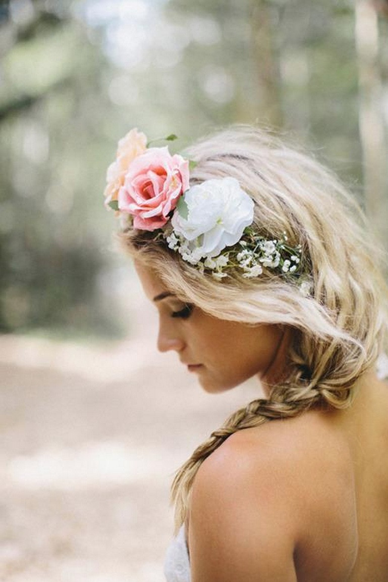 Wedding Hair With Flowers
 Pick the best ideas for your trendy bridal hairstyle