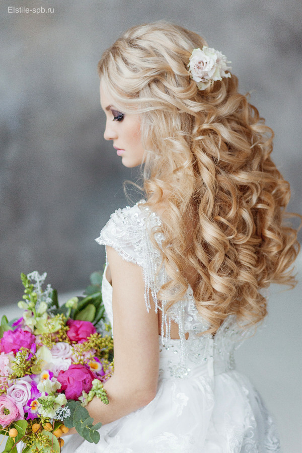 Wedding Hairstyle Bridesmaid
 25 Romantic Long Wedding Hairstyles Using Flowers