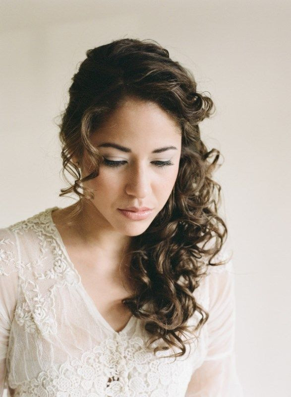 Wedding Hairstyle For Curly Hair
 29 Charming Bride s Wedding Hairstyles For Naturally Curly