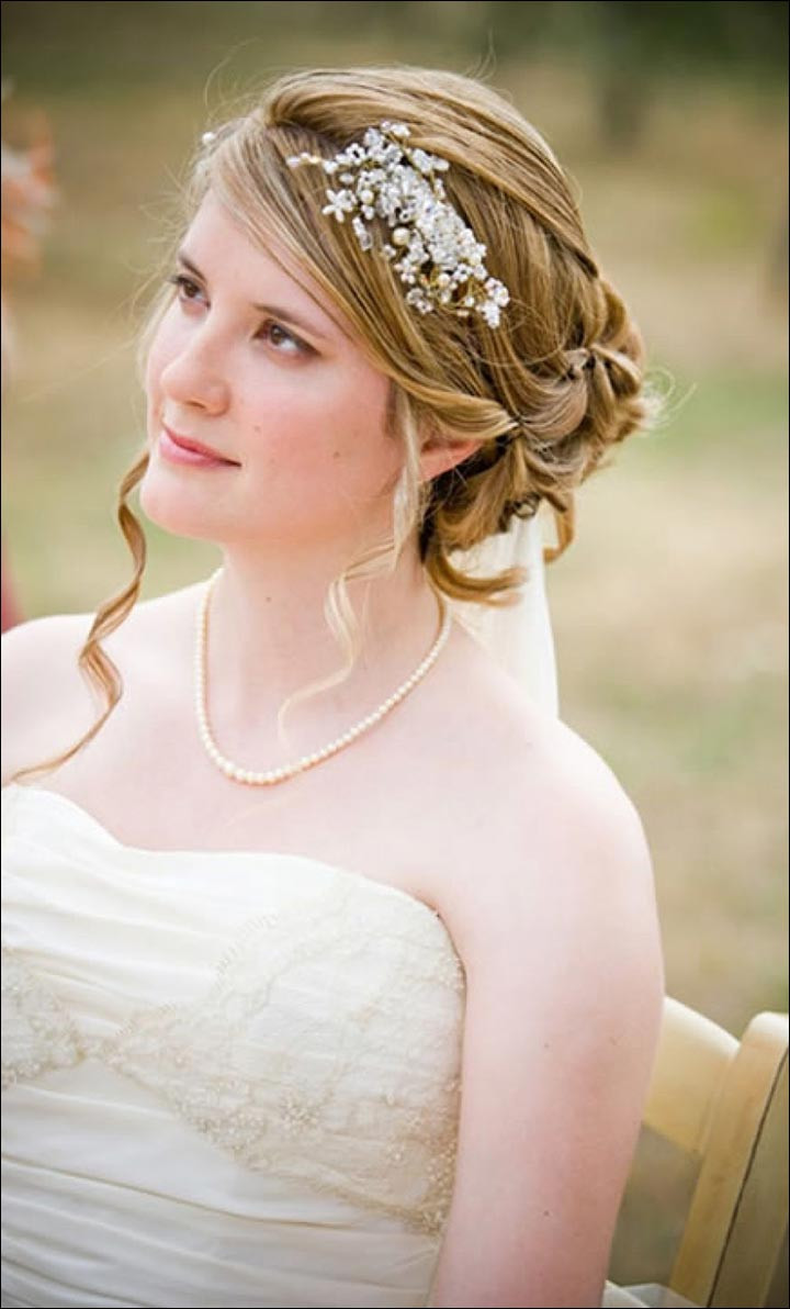 Wedding Hairstyls
 23 Evergreen Romantic Bridal Hairstyles