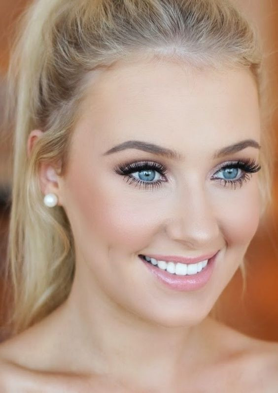 Wedding Makeup For Blue Eyes
 10 Awesome Eye Makeup Looks for Blue Eyes
