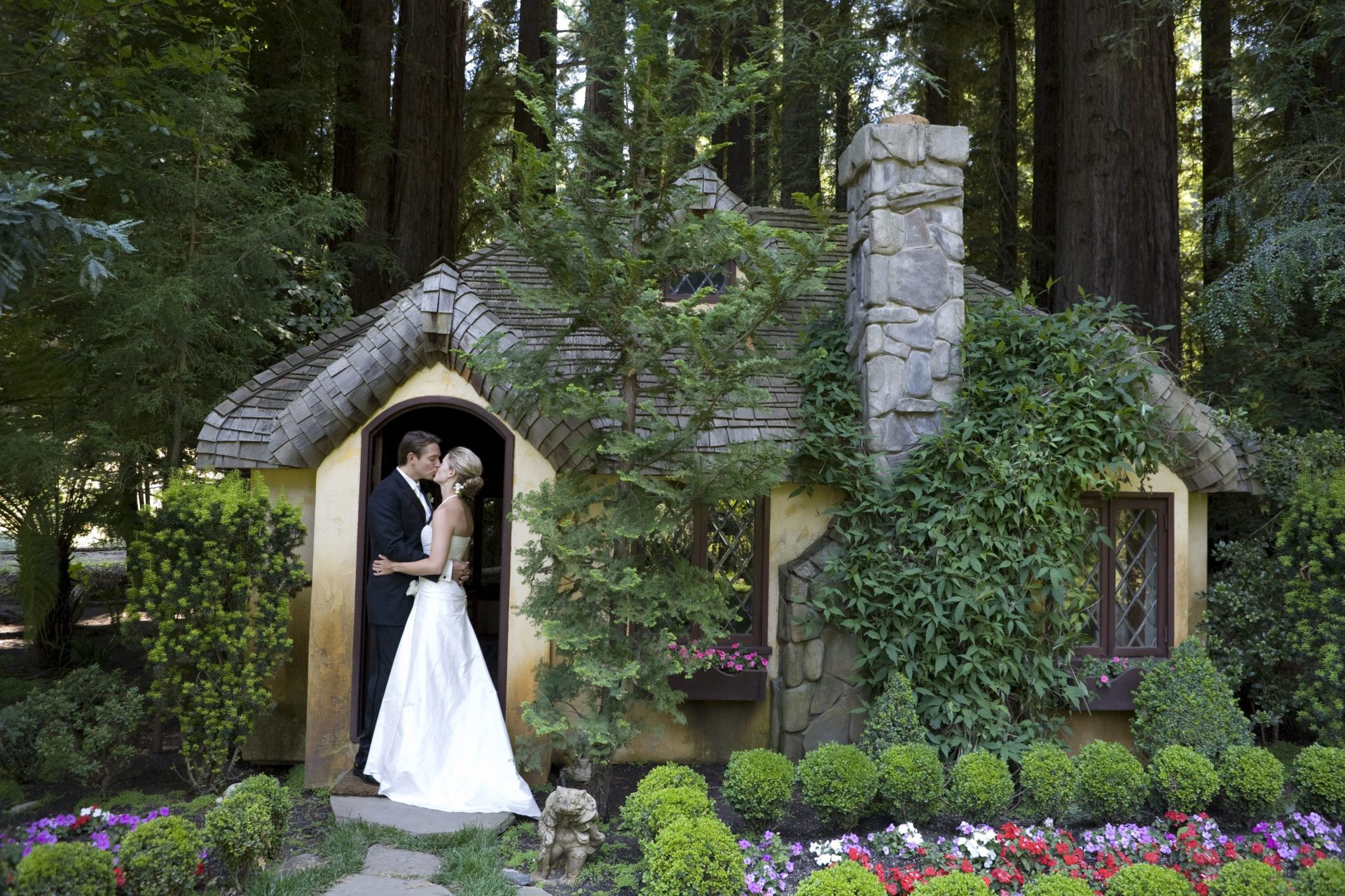 Wedding Venues Santa Cruz
 Nestldown Wedding in the Santa Cruz Mountains in June J