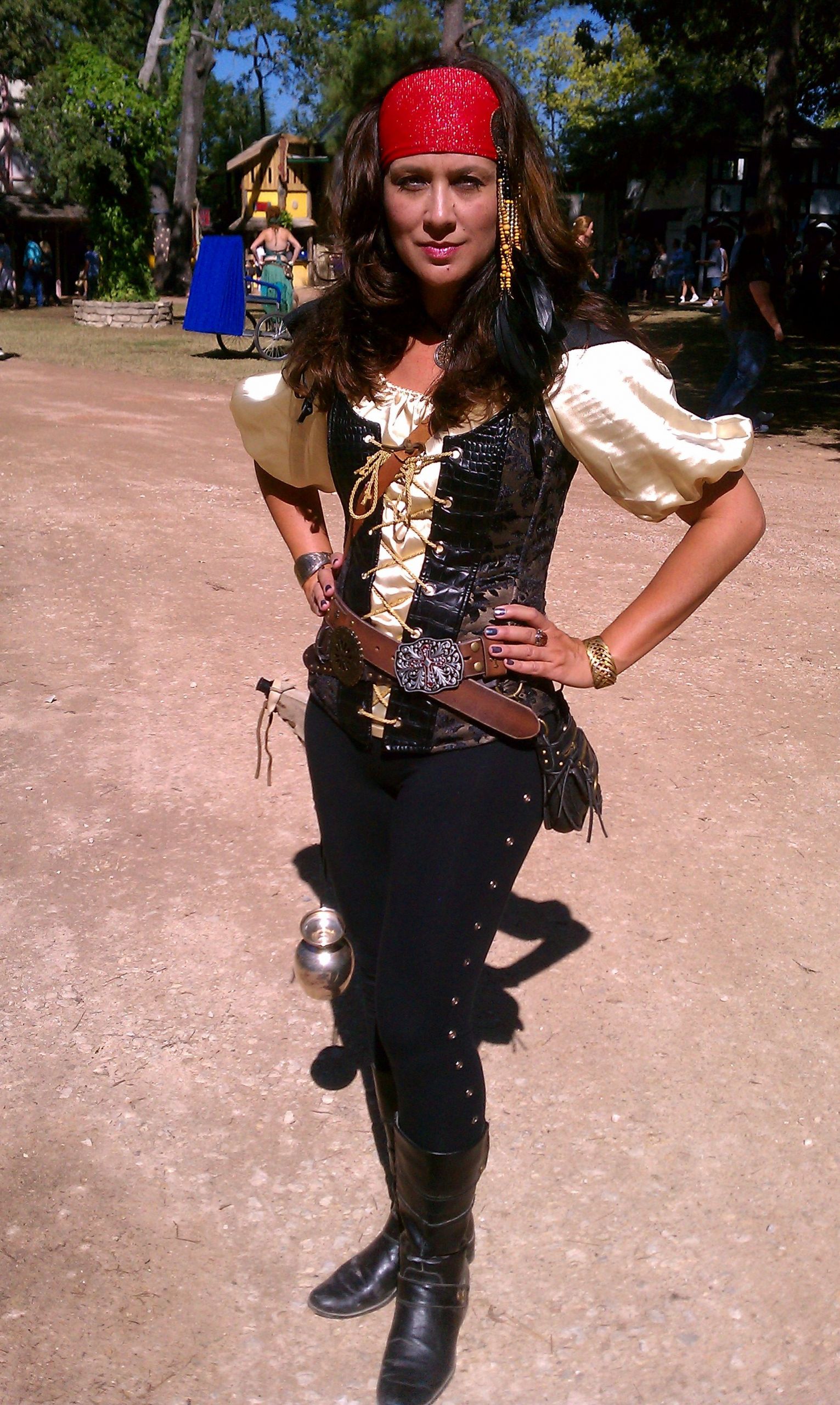 Woman Pirate Costume DIY
 My pirate costume with leggings & a short sleeved chemise