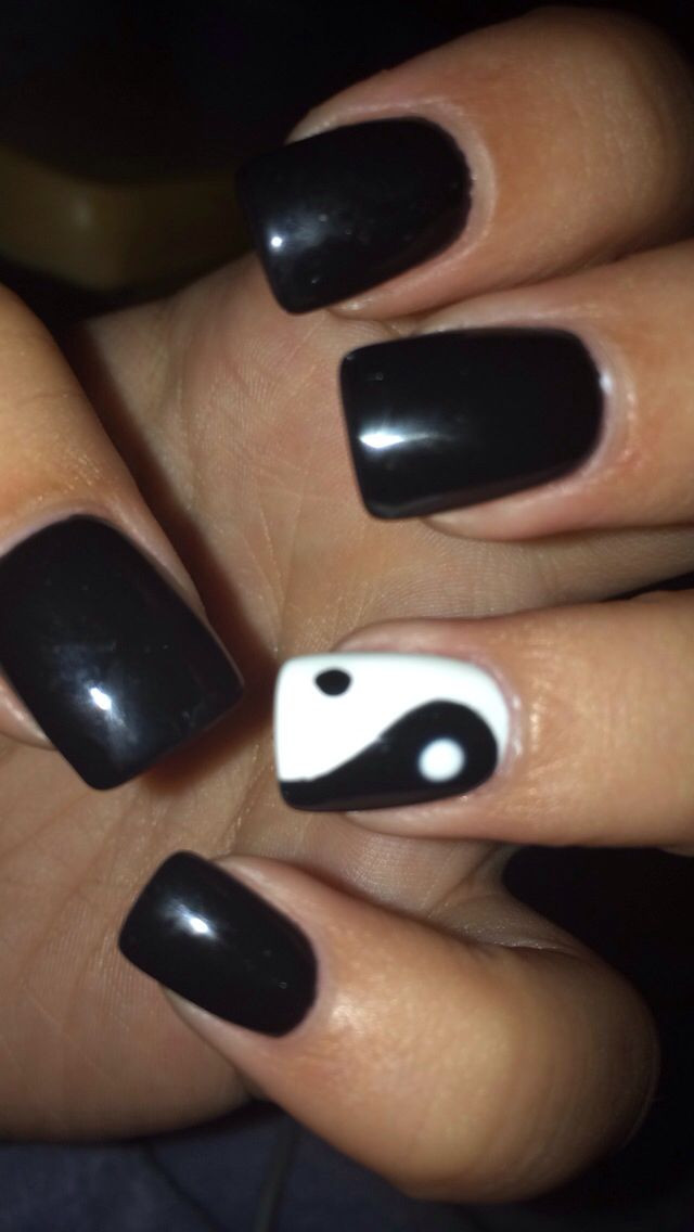 Ying Yang Nail Designs
 yin yang nails with black polish
