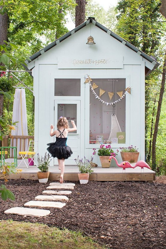 Backyard Play House
 37 Awesome Outdoor Kids’ Playhouses That You’ll Want To