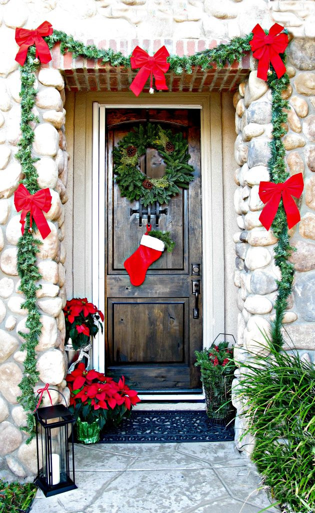 Christmas Door Decoration Ideas
 21 Extravagant Christmas Decorations For Your Front Door