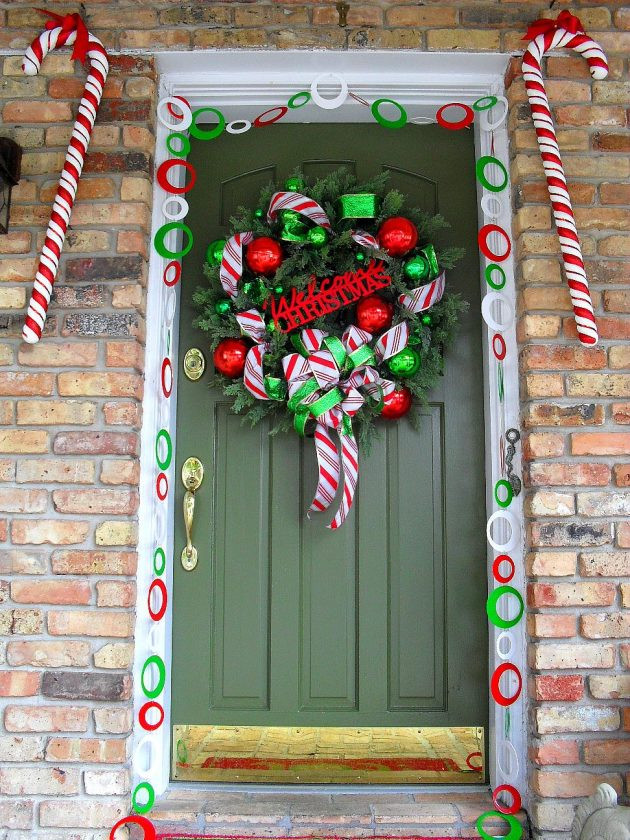 Christmas Door Decoration Ideas
 21 Extravagant Christmas Decorations For Your Front Door