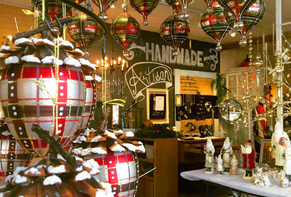 Christmas Gift Shop
 Historic Downtown Branson e Stop Christmas Shopping